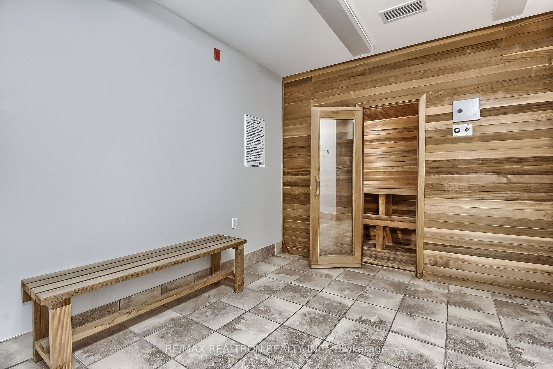 15450 Yonge Street #304