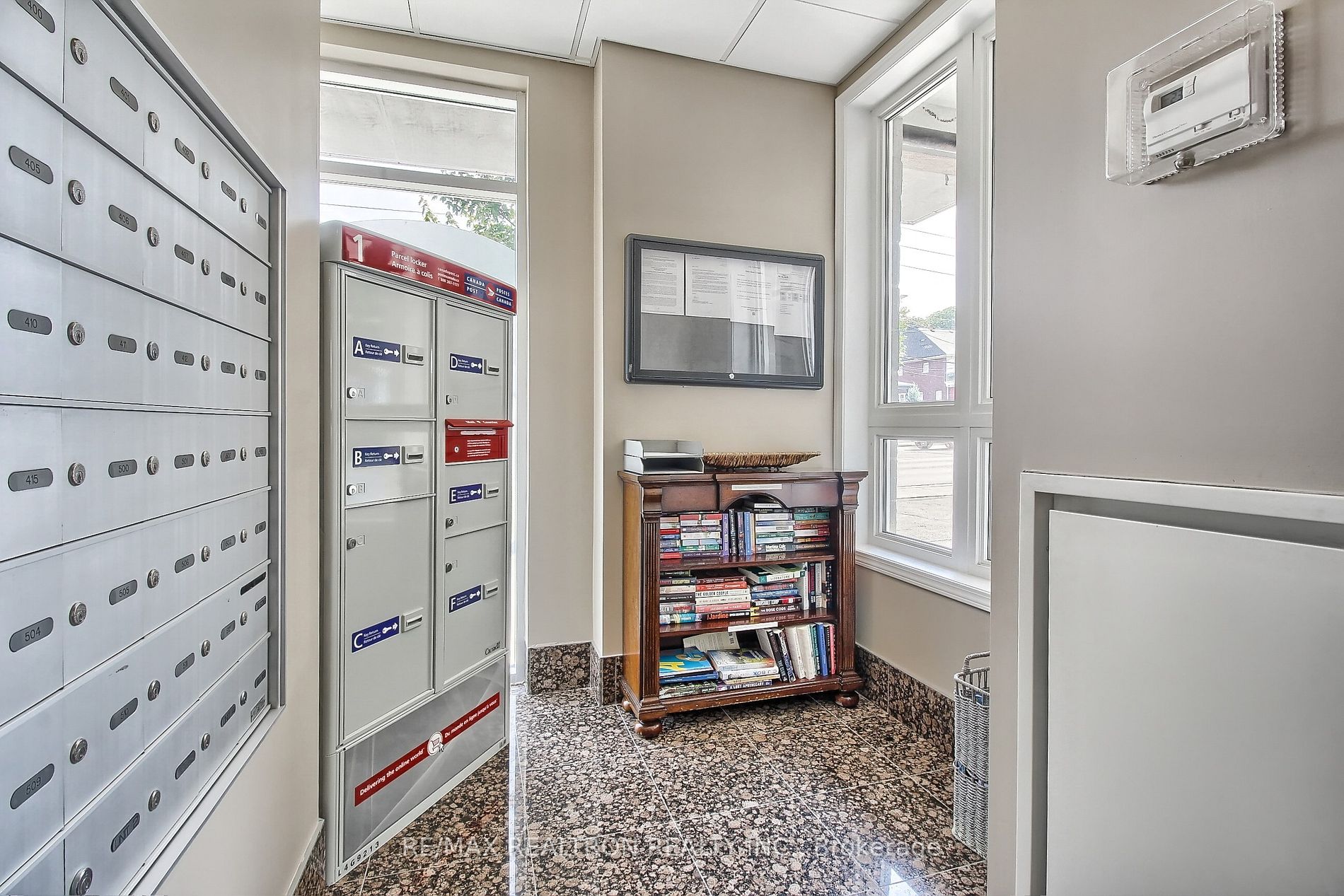 15450 Yonge Street #304