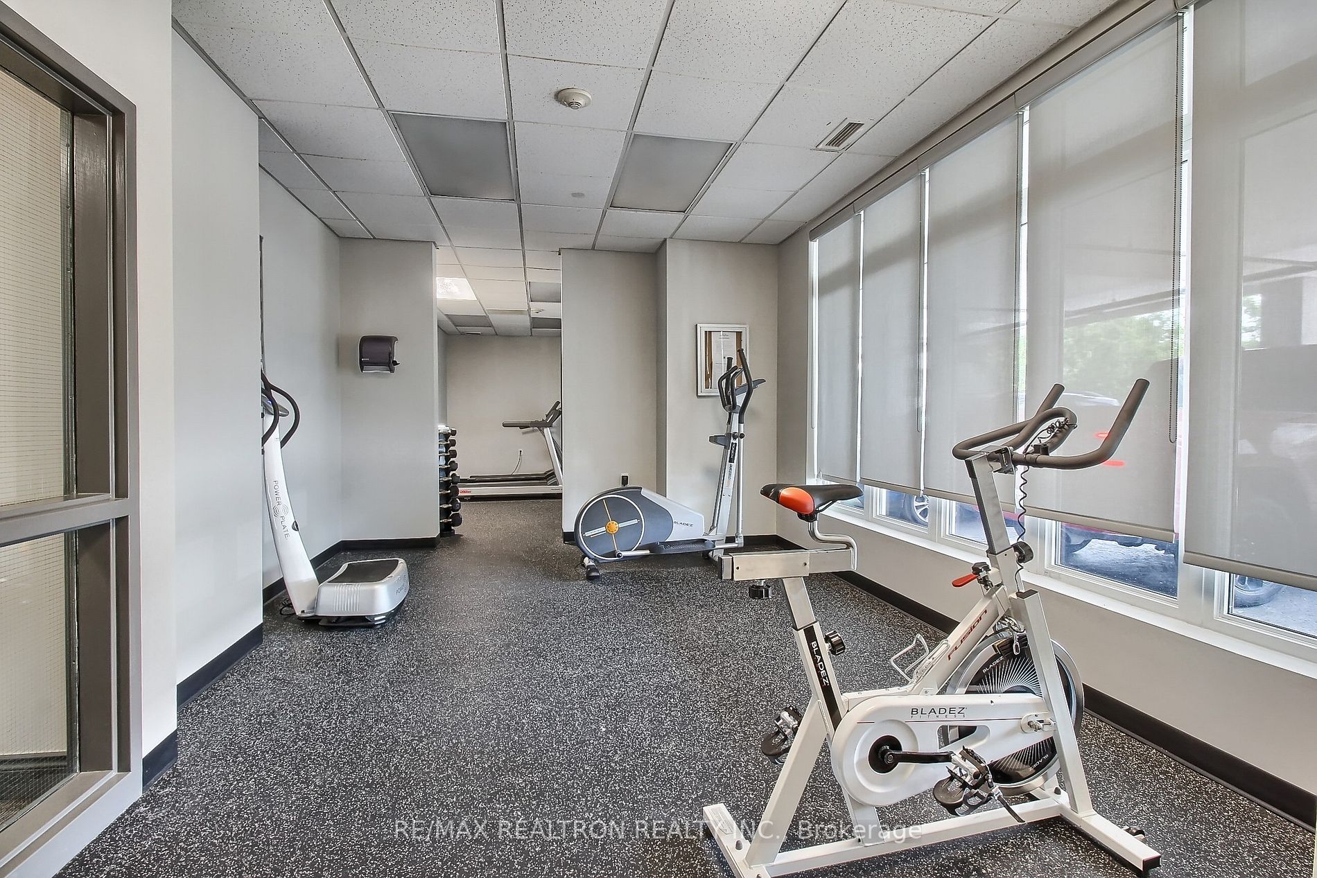 15450 Yonge Street #304