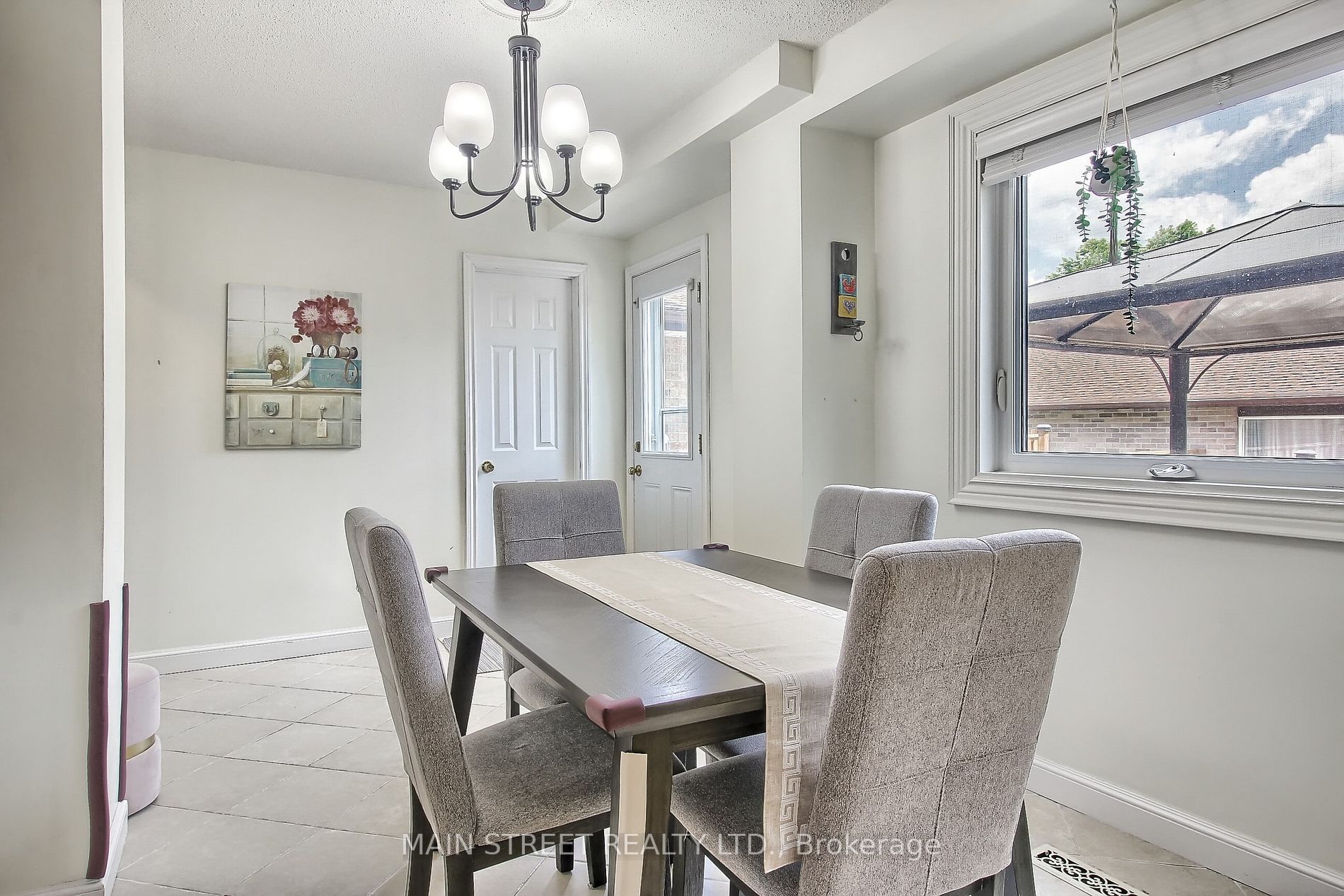 64 Cardinal Cres