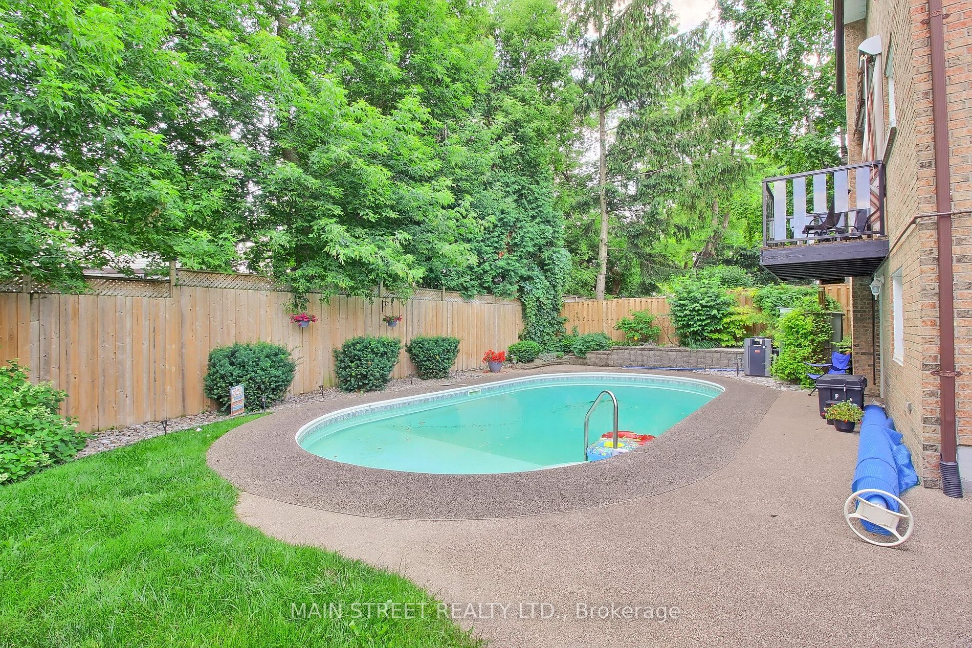 64 Cardinal Cres