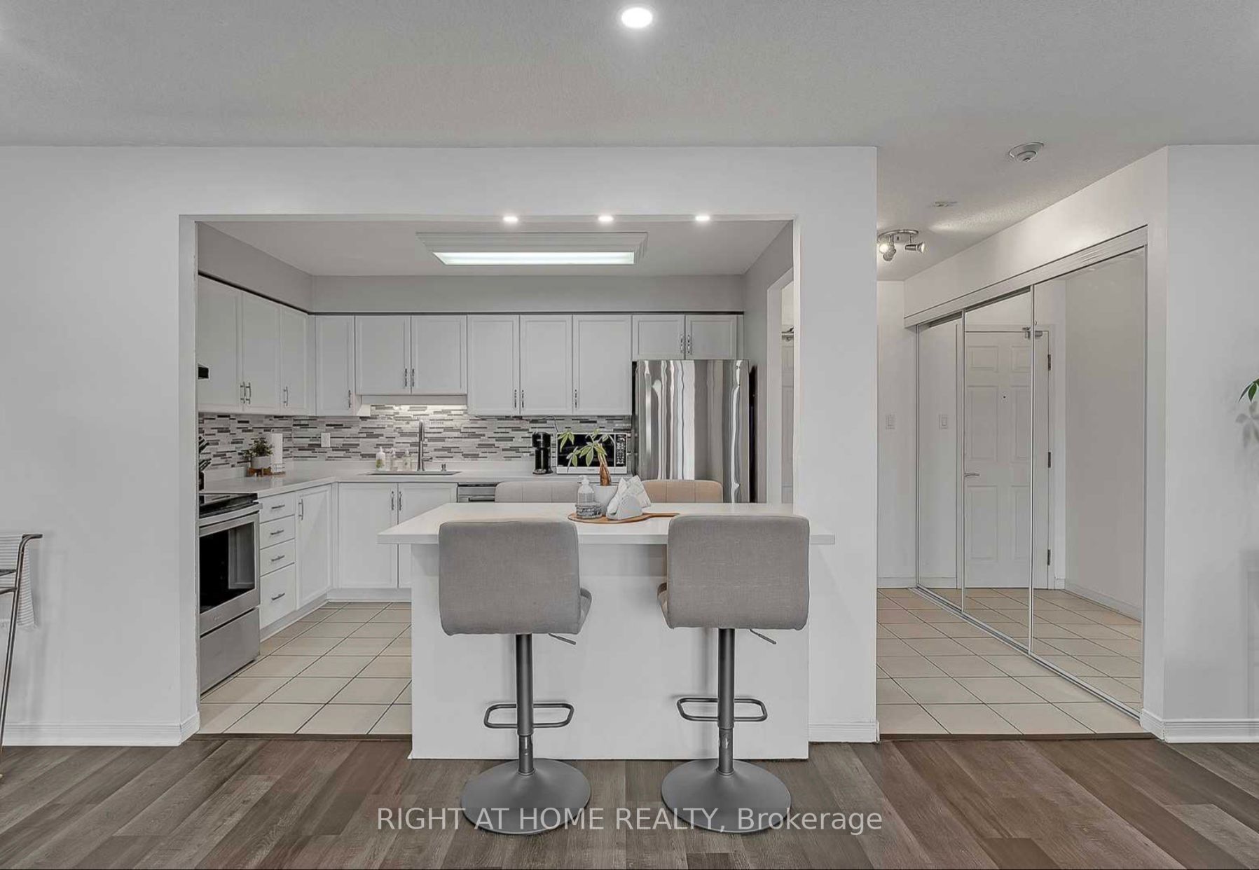 309 Major Mackenzie Drive E, #1014