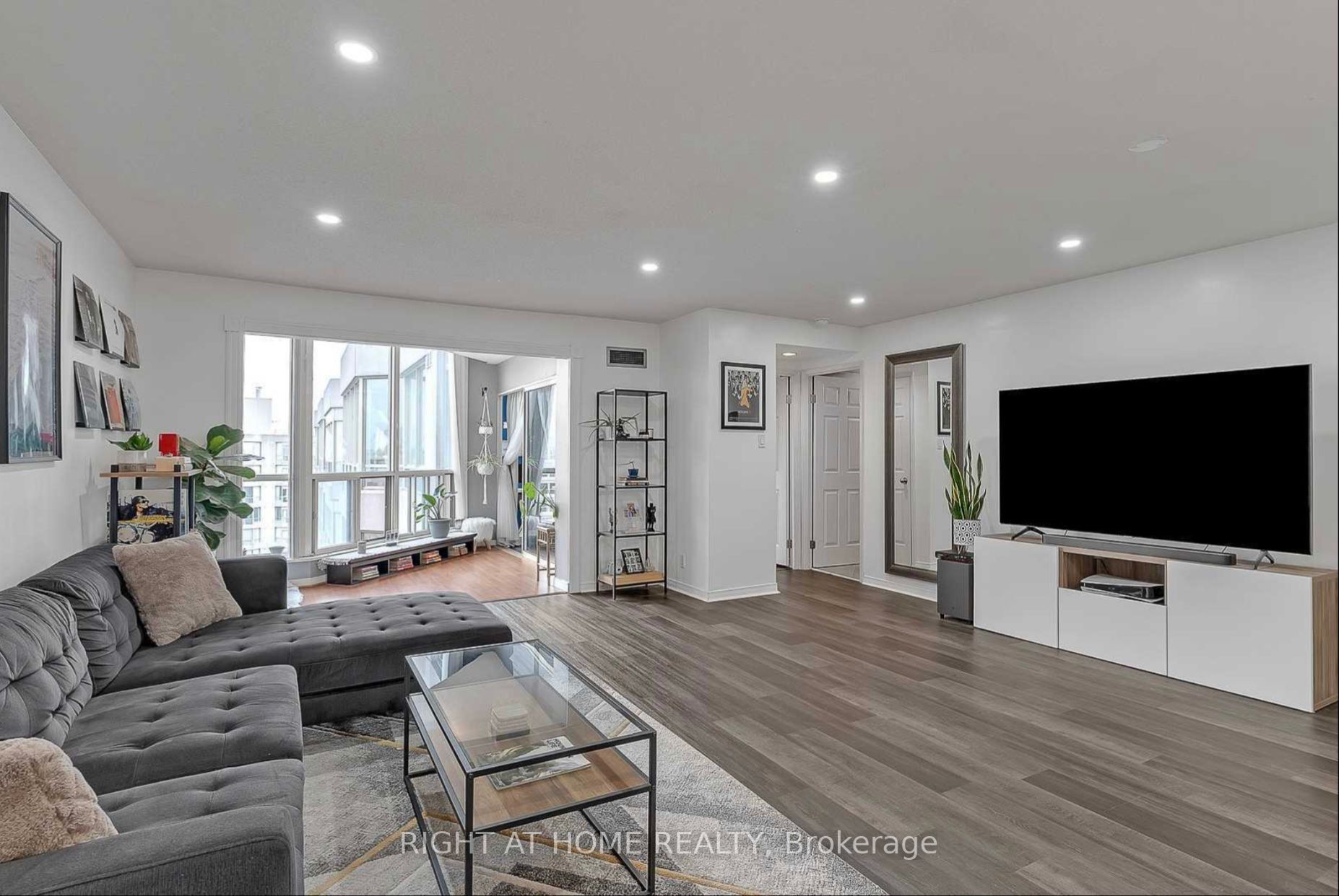 309 Major Mackenzie Drive E, #1014