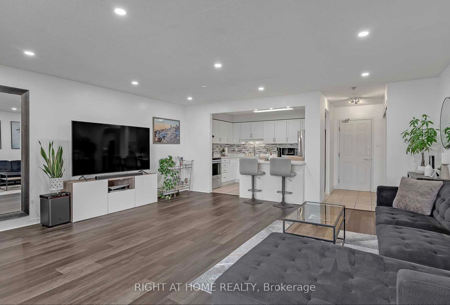 309 Major Mackenzie Drive E, #1014
