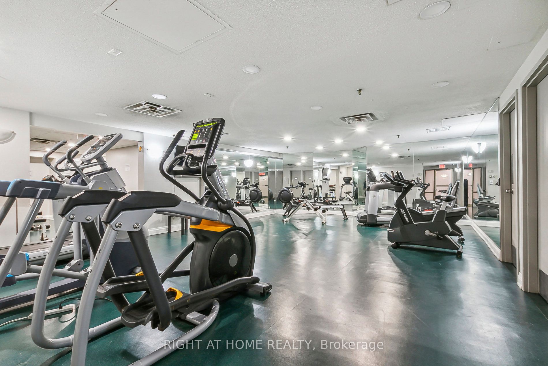 309 Major Mackenzie Drive E, #1014