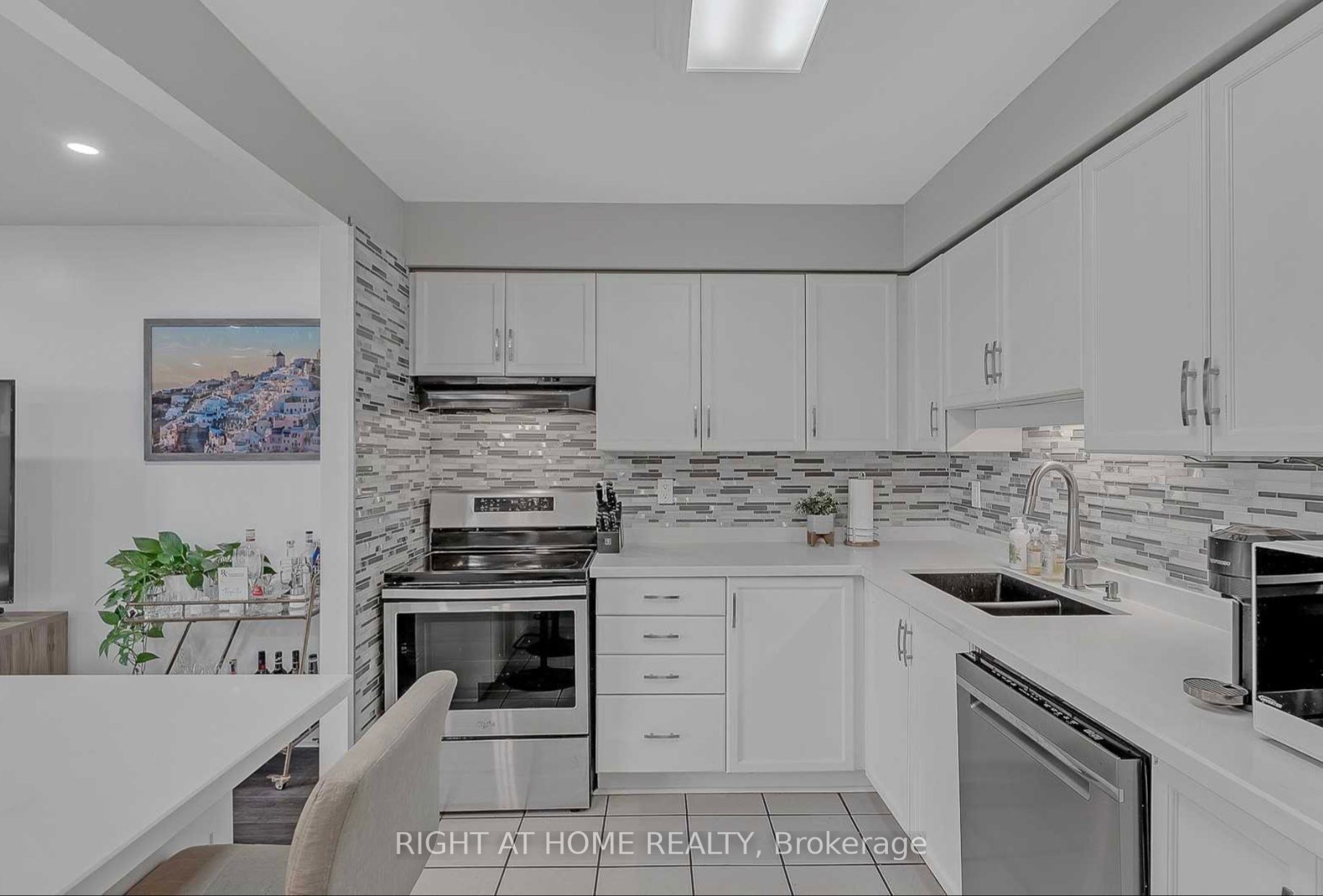 309 Major Mackenzie Drive E, #1014