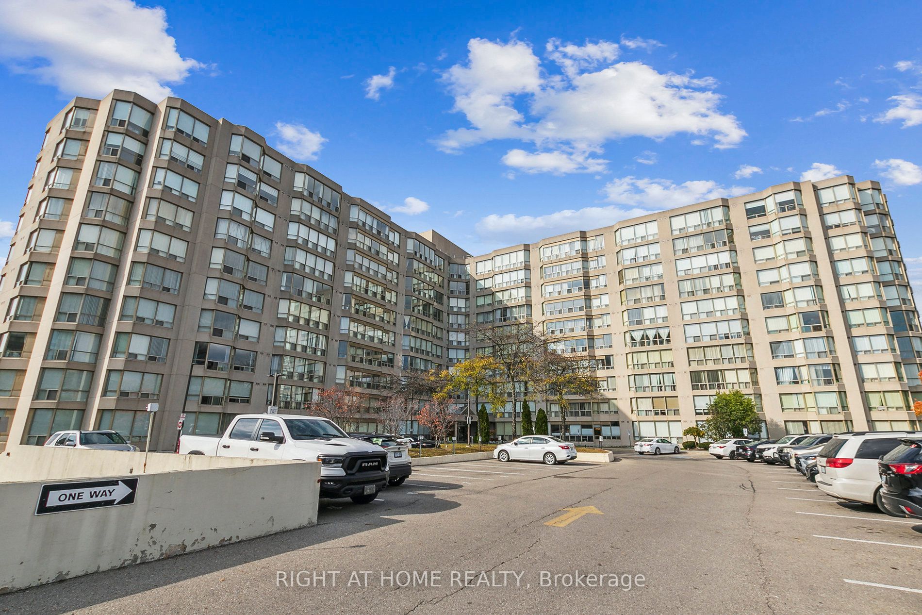 309 Major Mackenzie Drive E, #1014