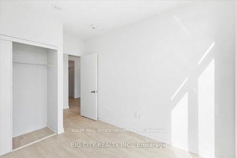8868 Yonge St, #820E