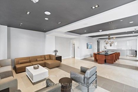 8868 Yonge St, #820E