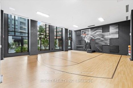 8868 Yonge St, #820E