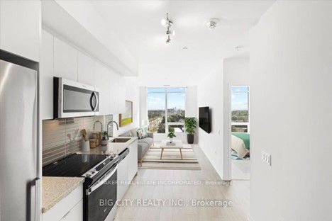 8868 Yonge St, #820E