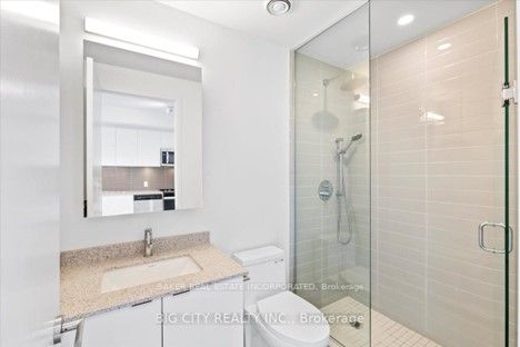 8868 Yonge St, #820E