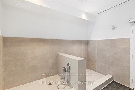 8868 Yonge St, #820E