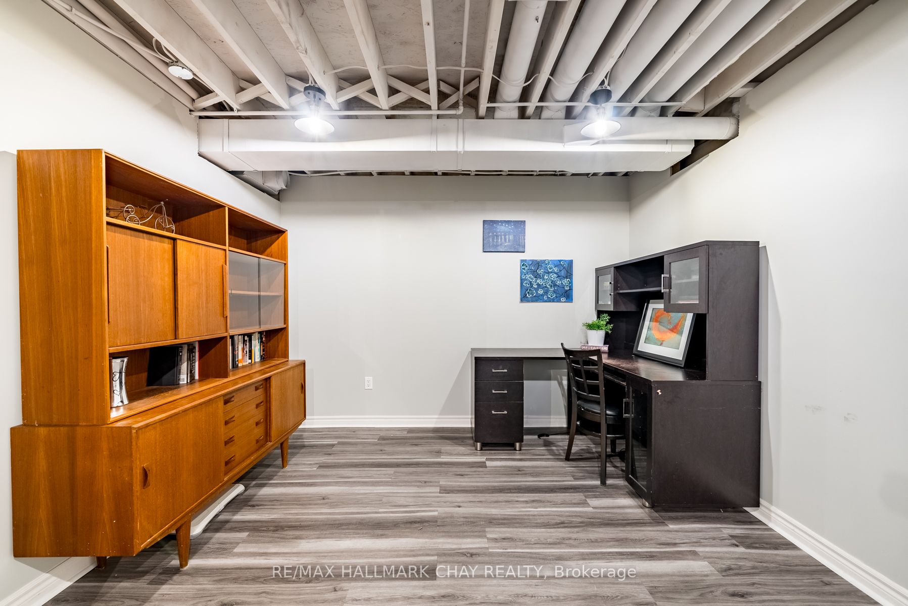 1215 Mary-Lou St