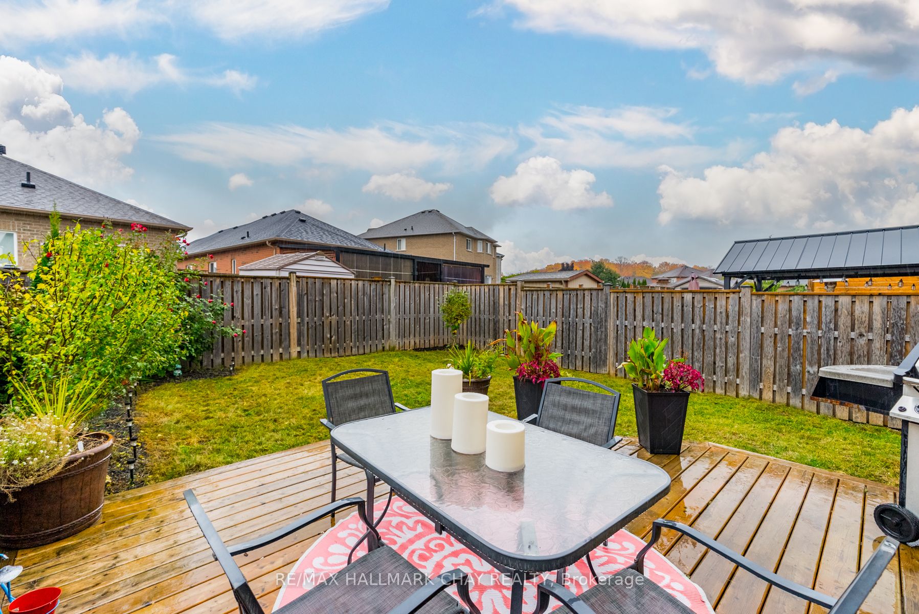 1215 Mary-Lou St