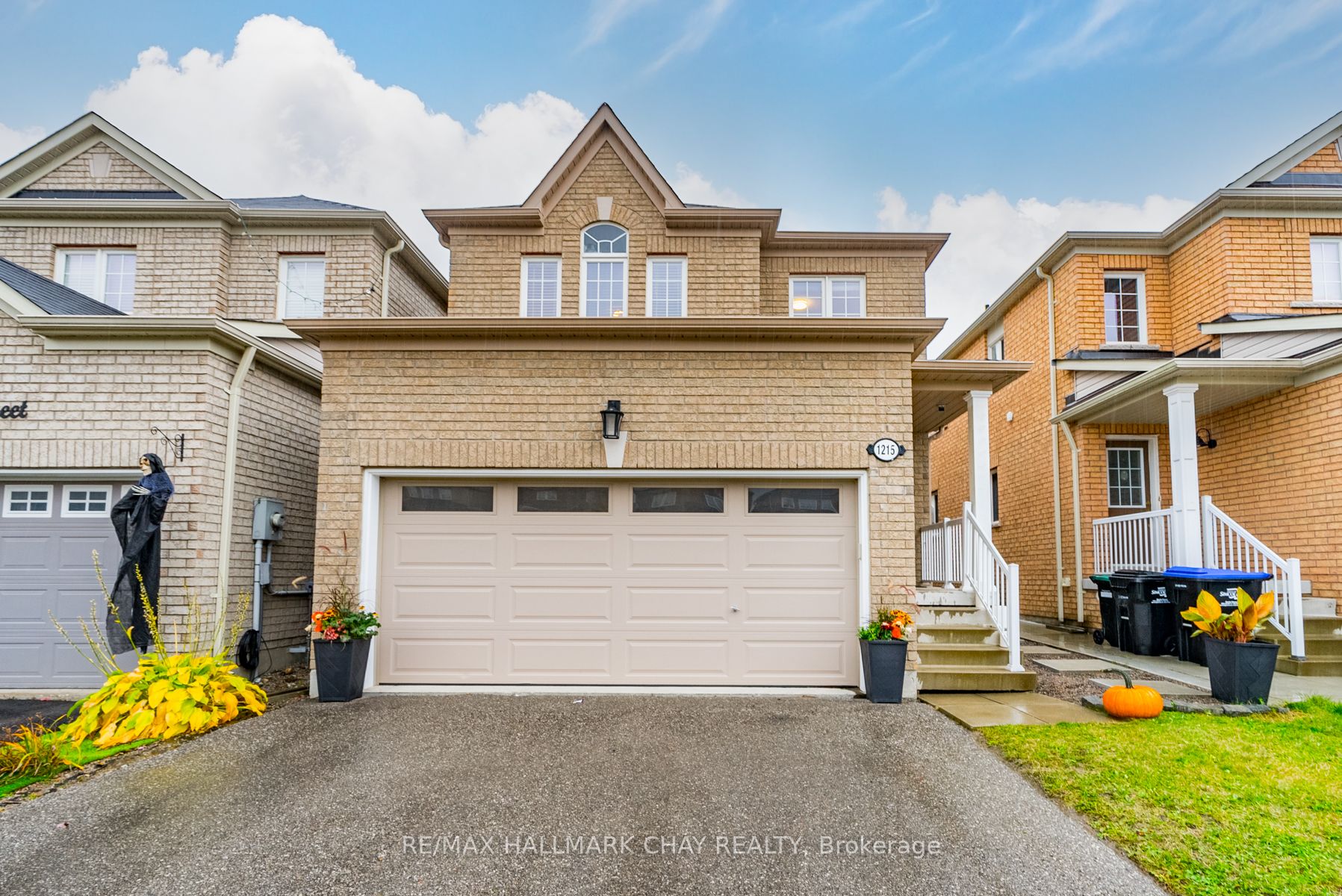 1215 Mary-Lou St