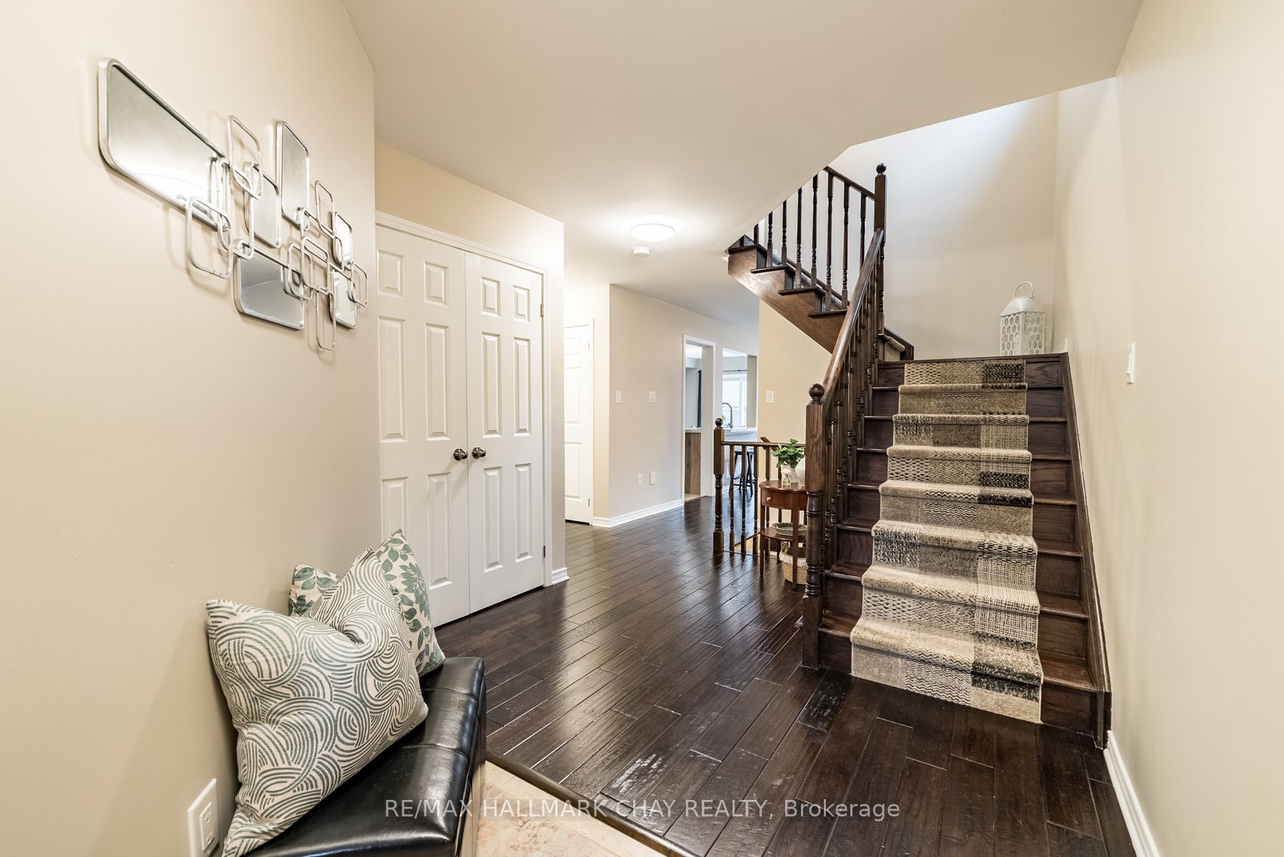 1215 Mary-Lou St