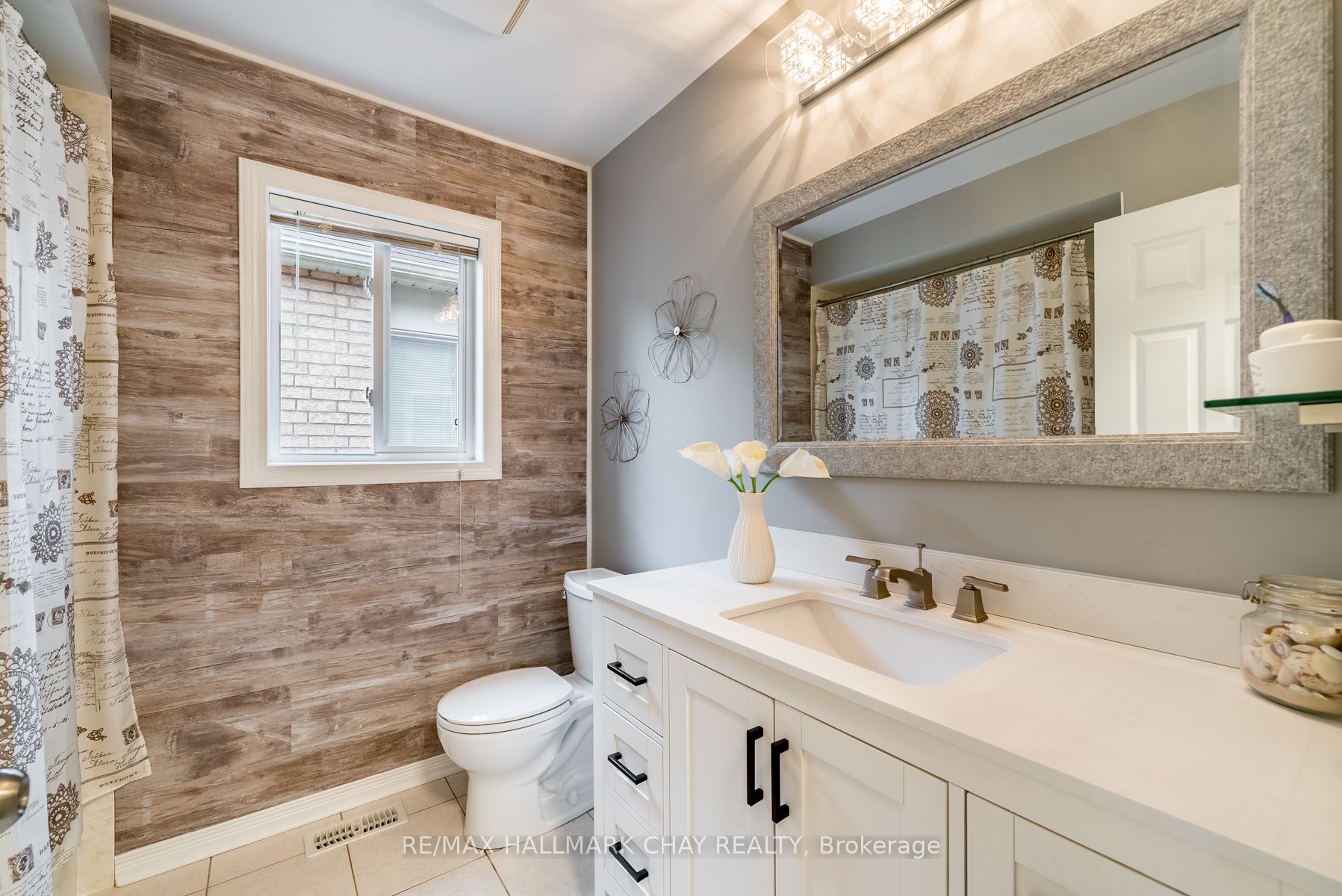 1215 Mary-Lou St