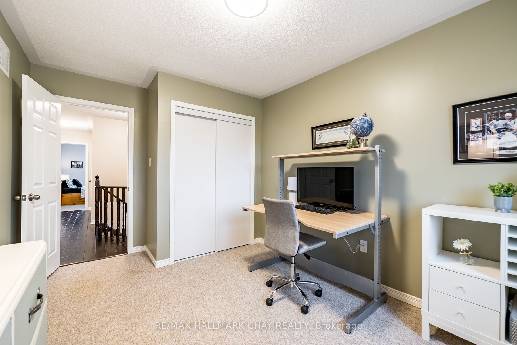1215 Mary-Lou St