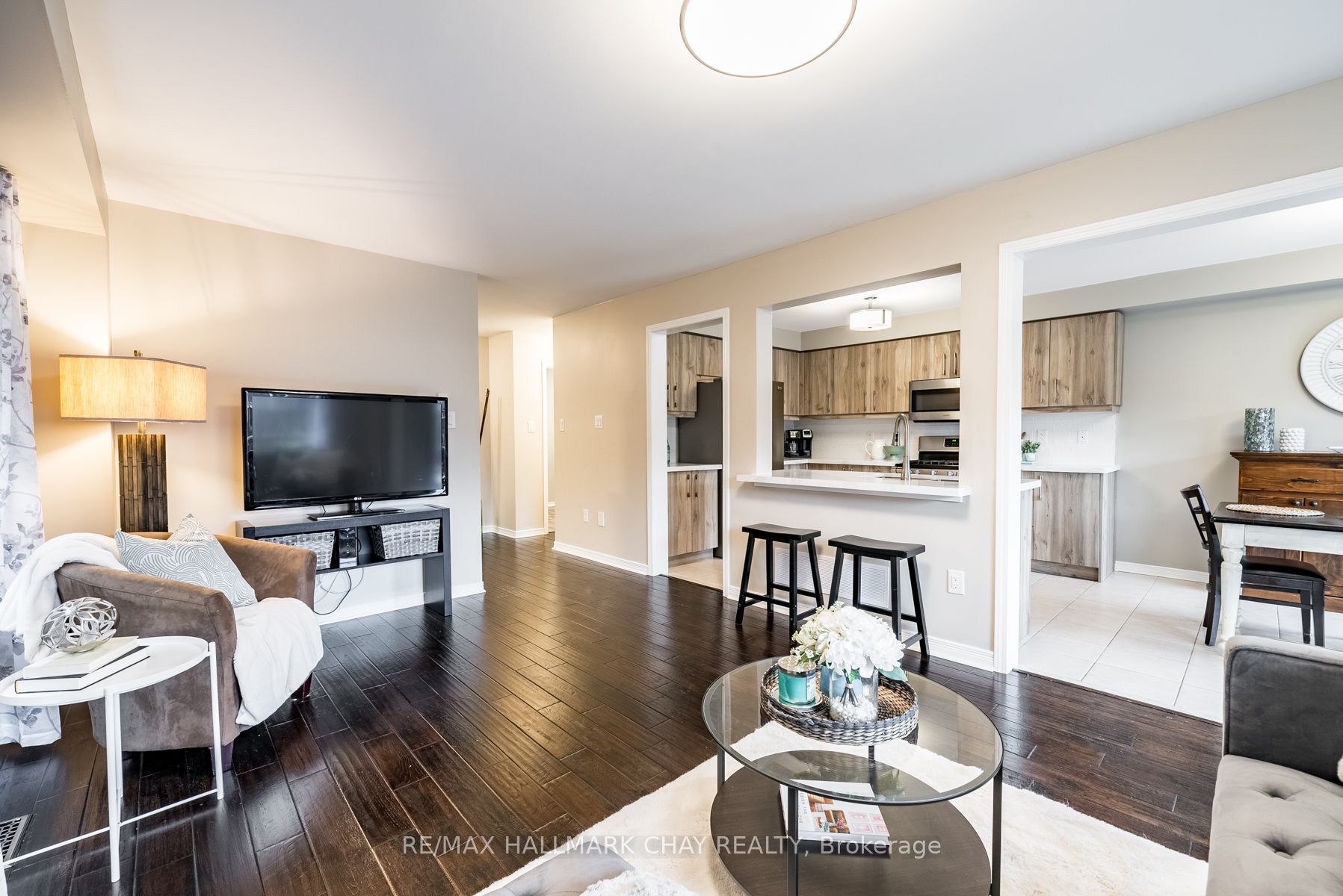 1215 Mary-Lou St