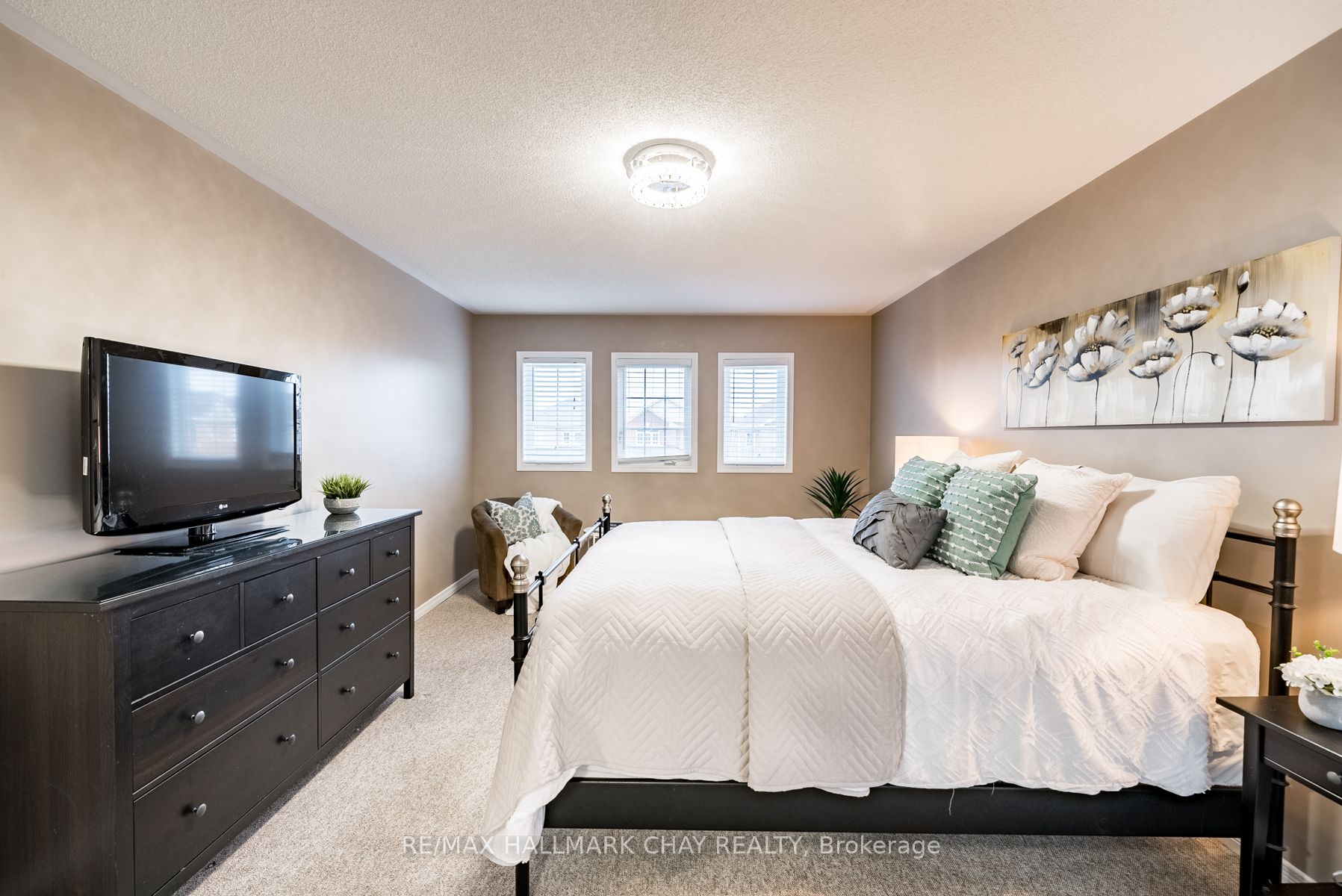 1215 Mary-Lou St