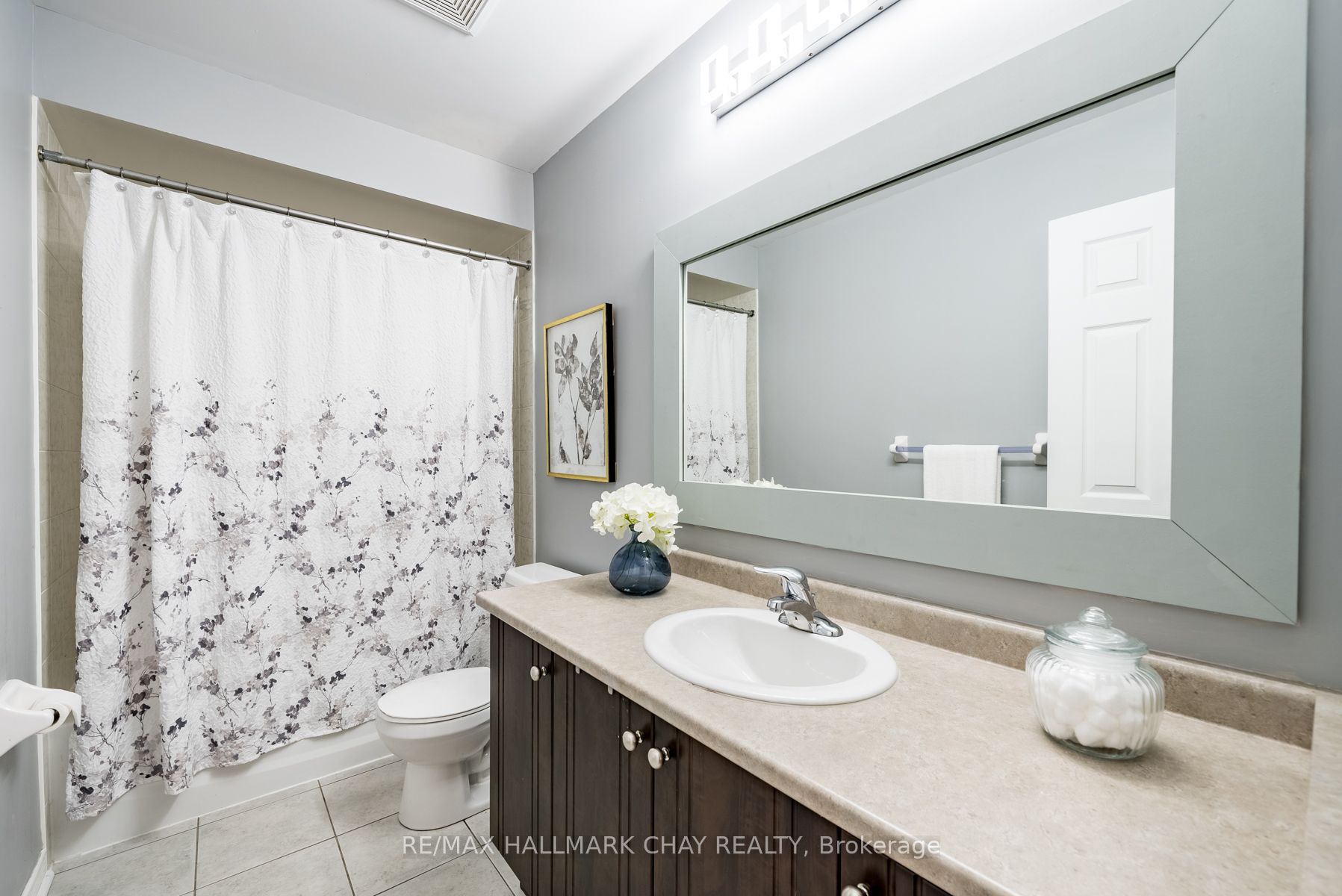 1215 Mary-Lou St