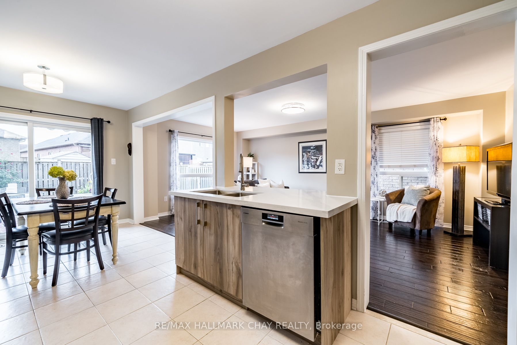 1215 Mary-Lou St