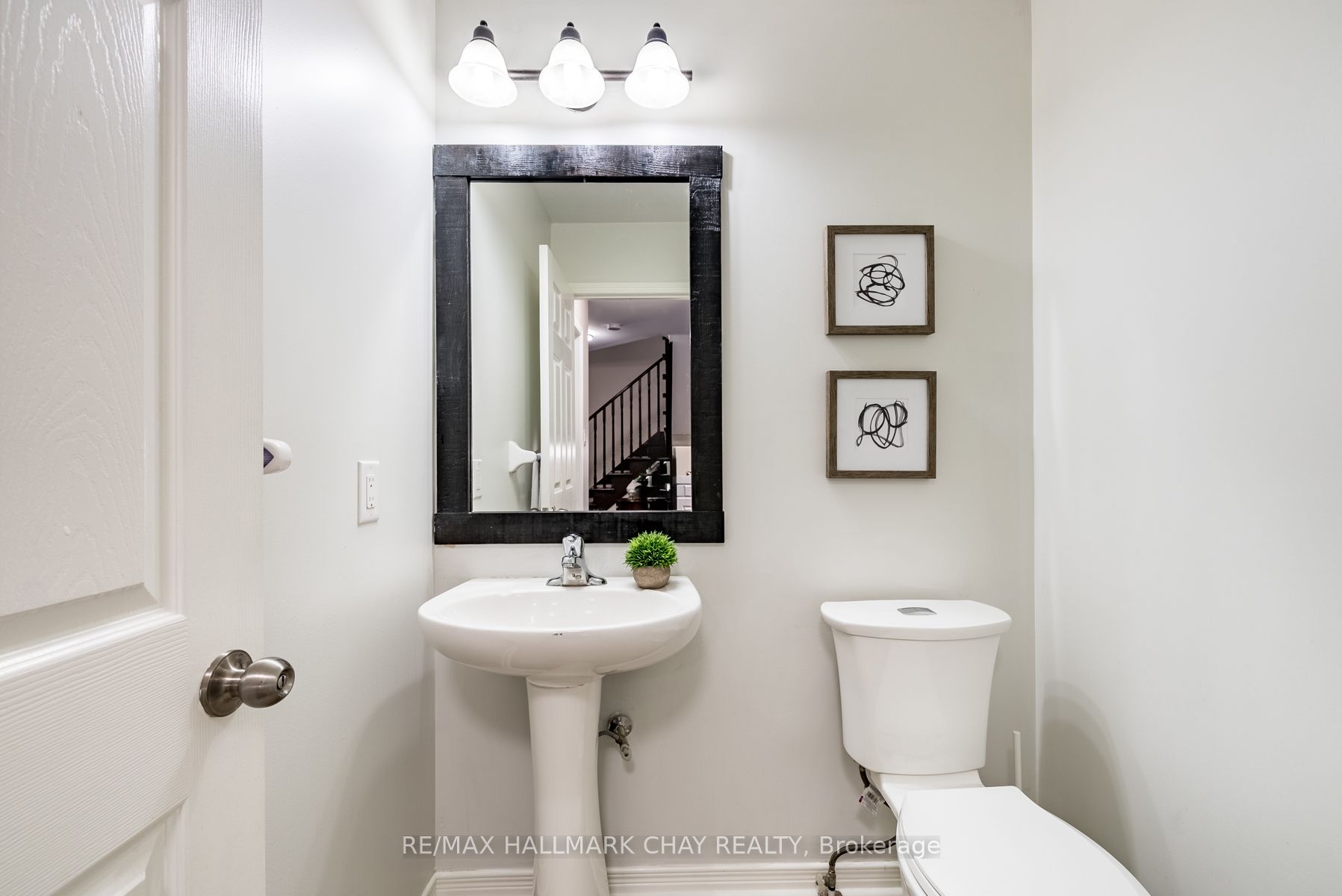 1215 Mary-Lou St