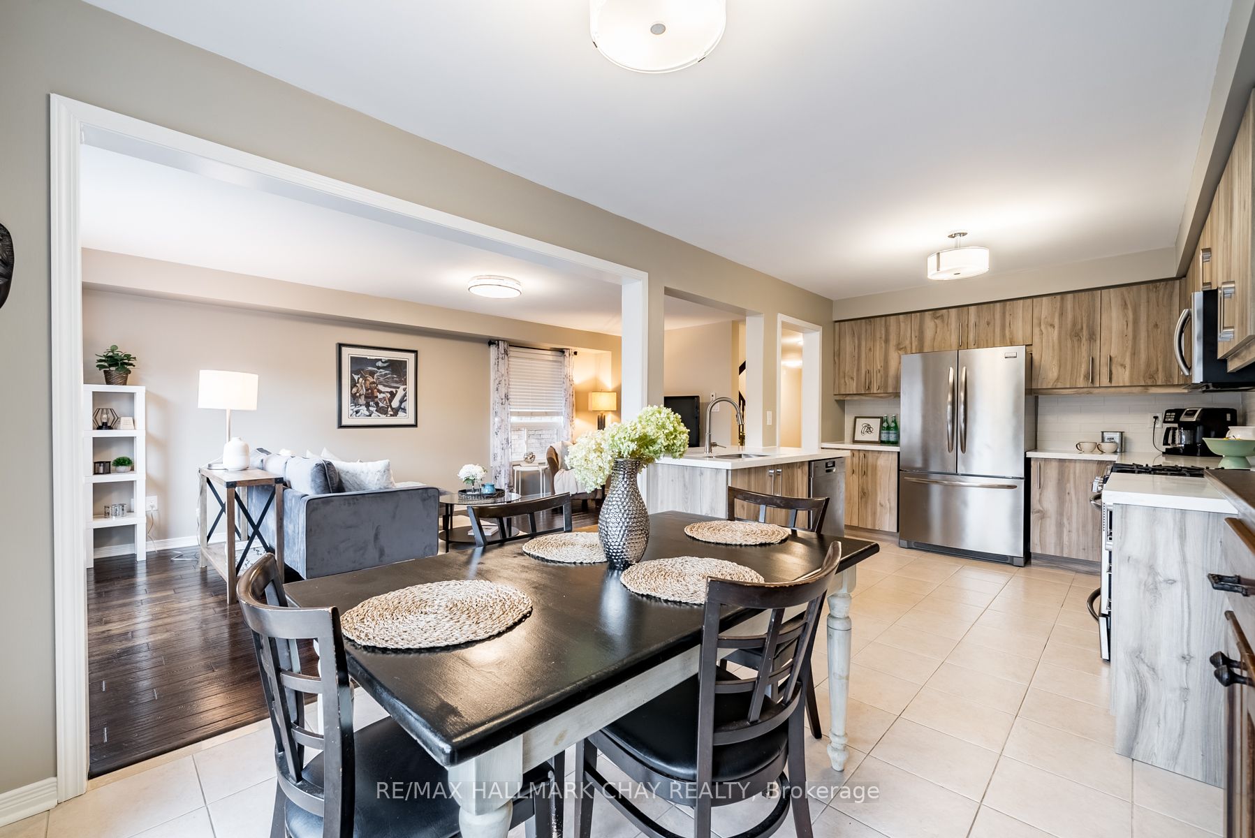 1215 Mary-Lou St