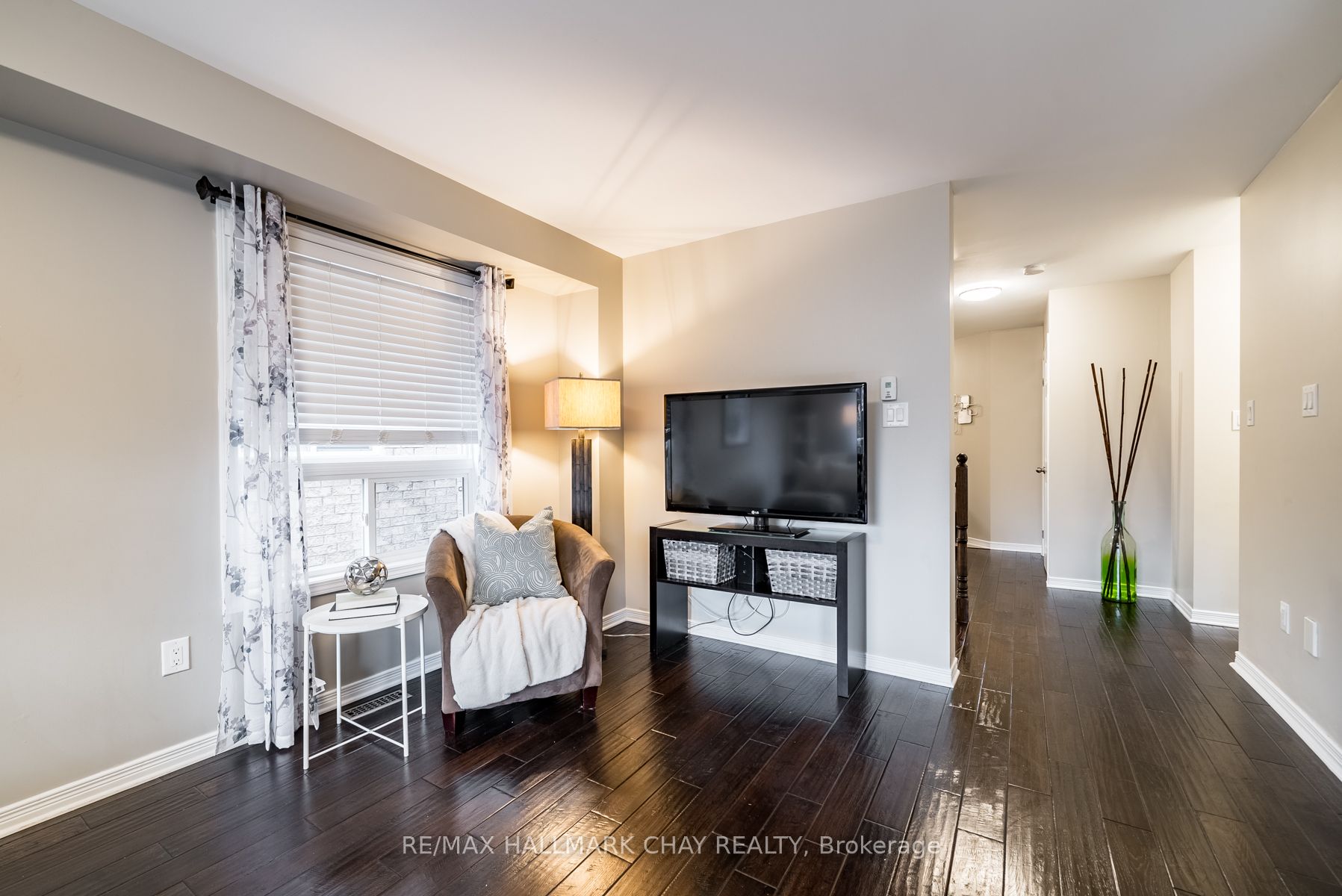1215 Mary-Lou St