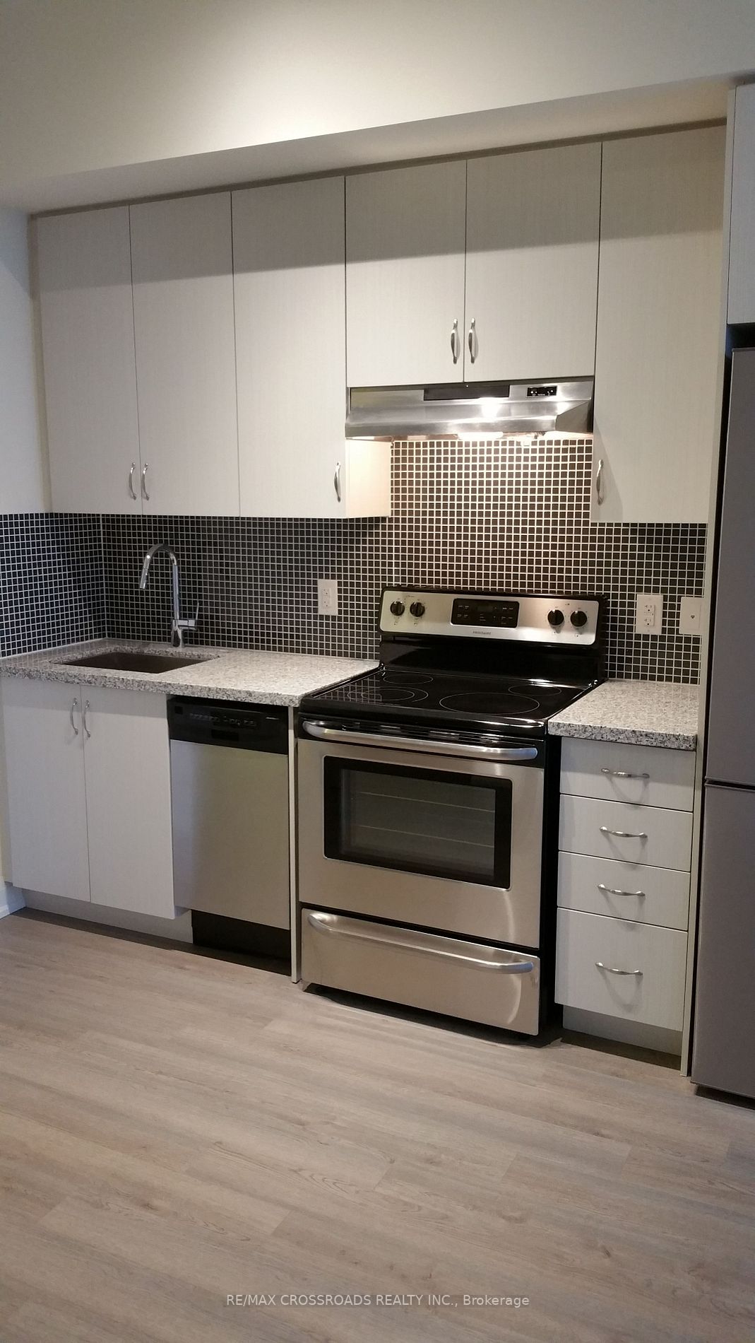 8763 Bayview Ave, #613