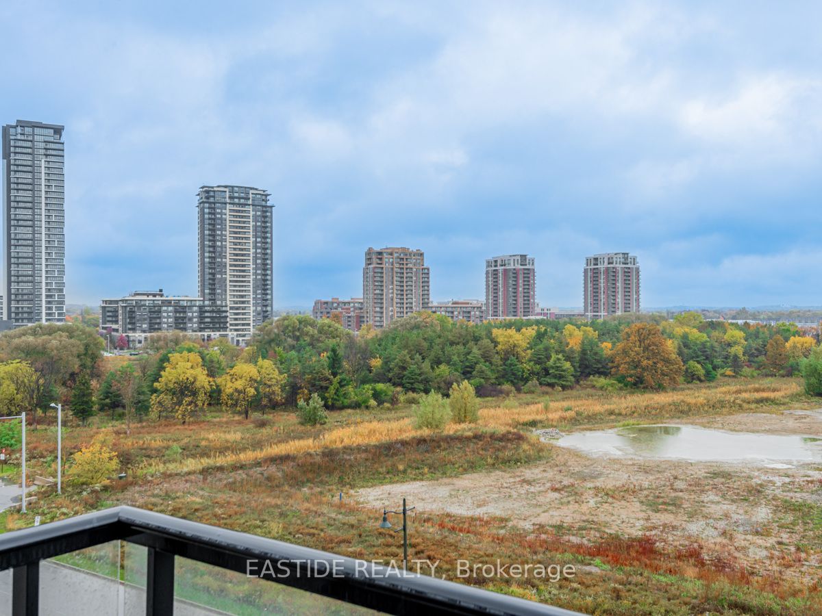 131 Upper Duke Cres, #607