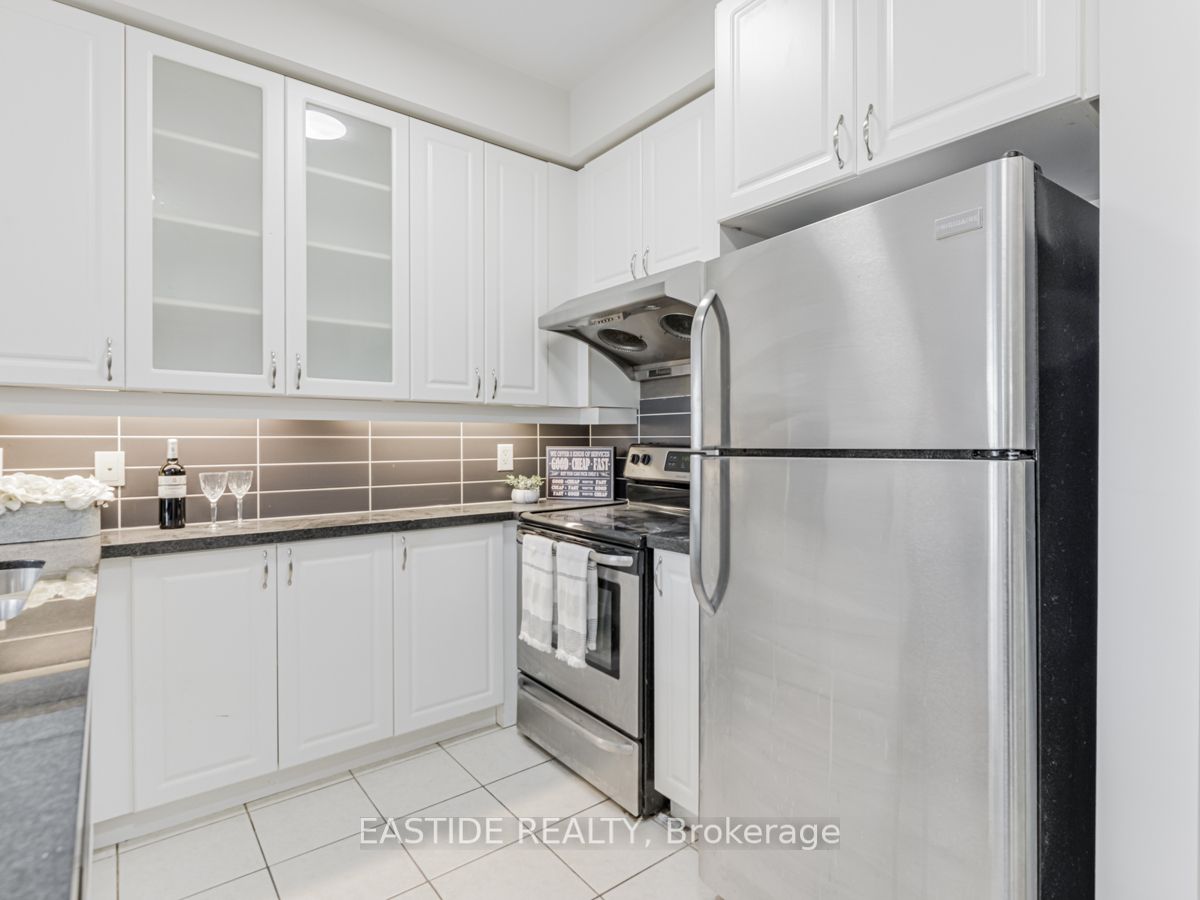 131 Upper Duke Cres, #607
