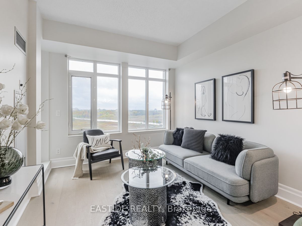 131 Upper Duke Cres, #607
