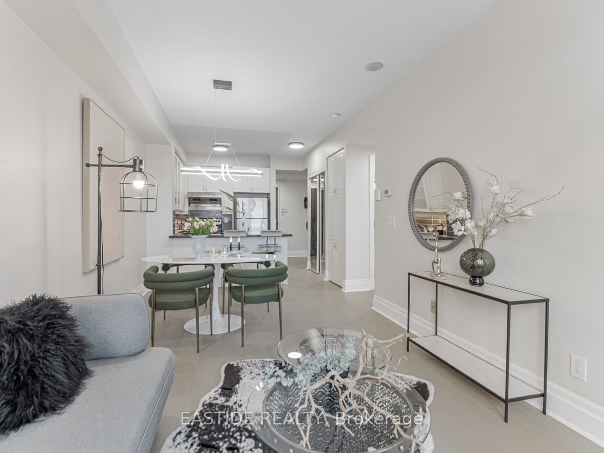 131 Upper Duke Cres, #607