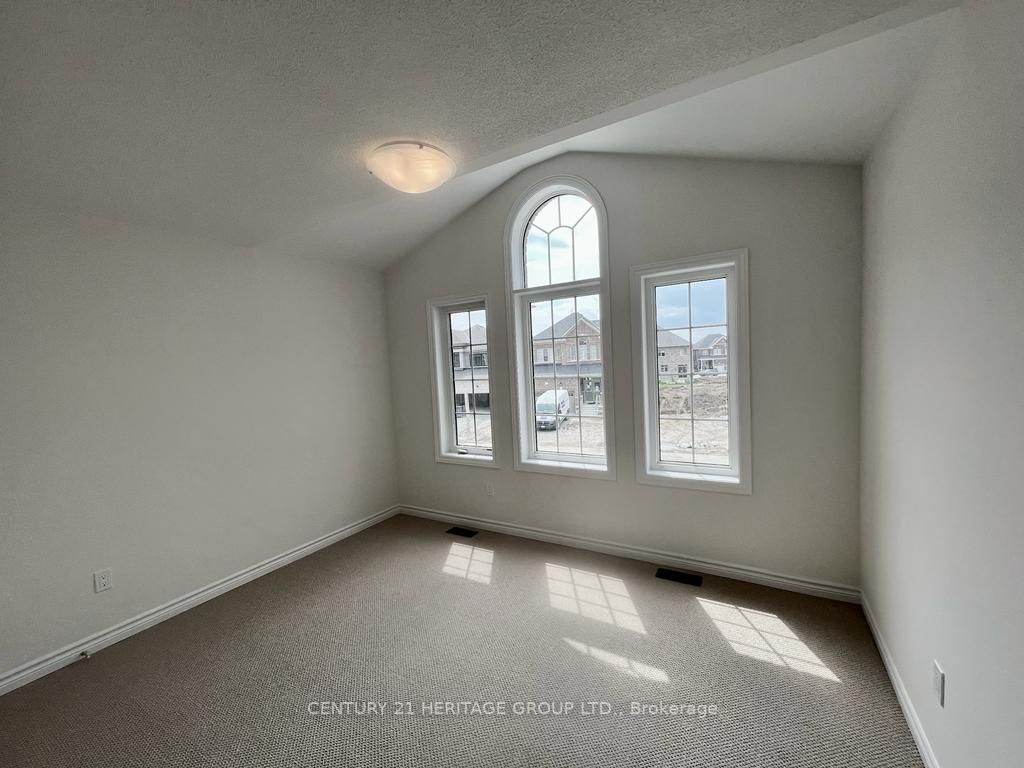 246 Ferragine Cres