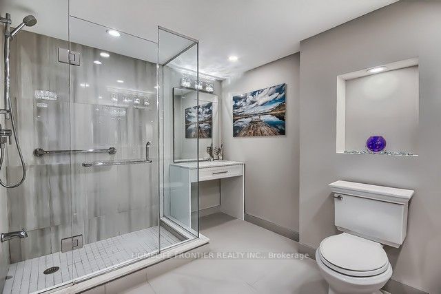 20 Harding Boulevard W, #110