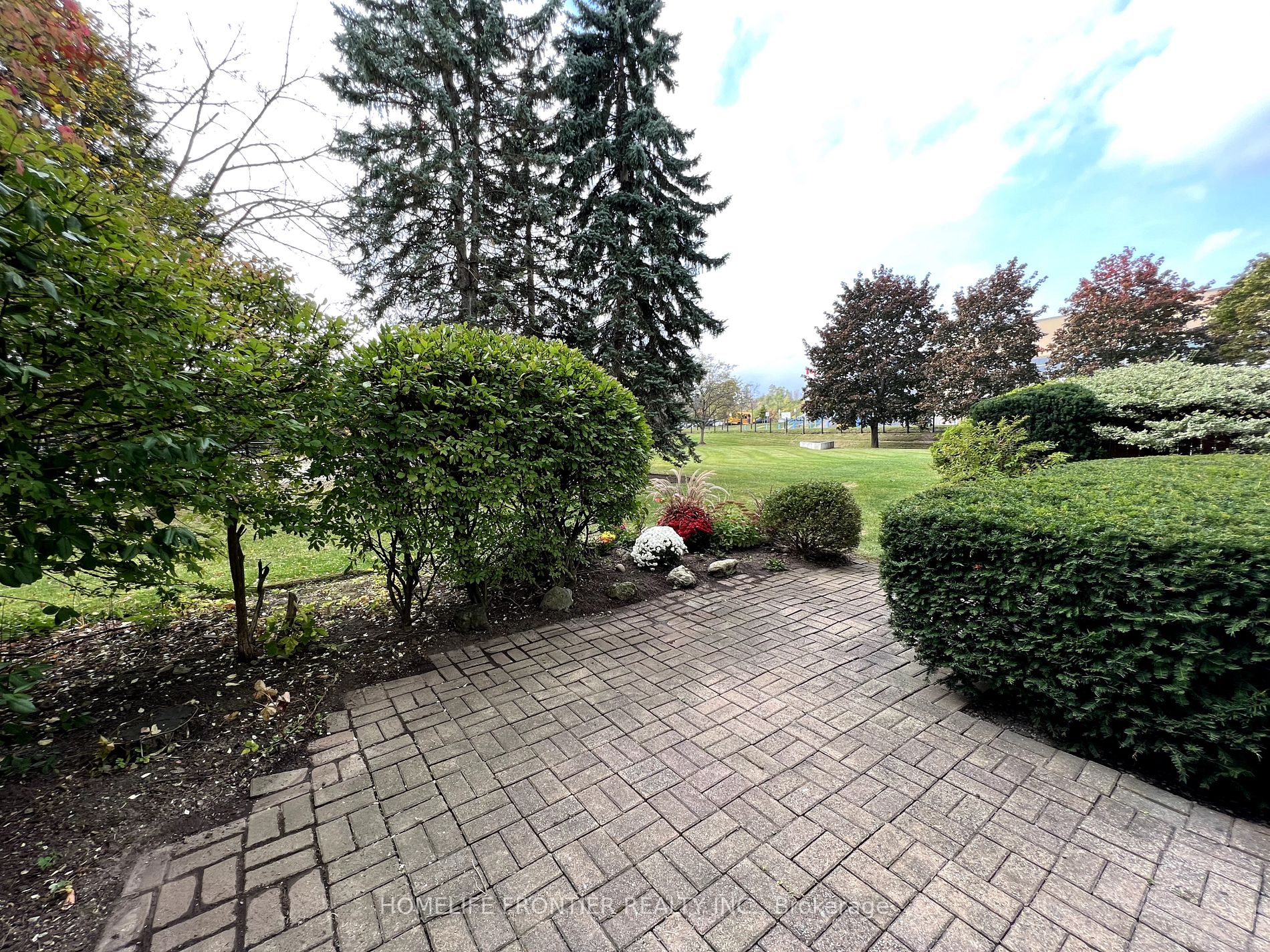 20 Harding Boulevard W, #110