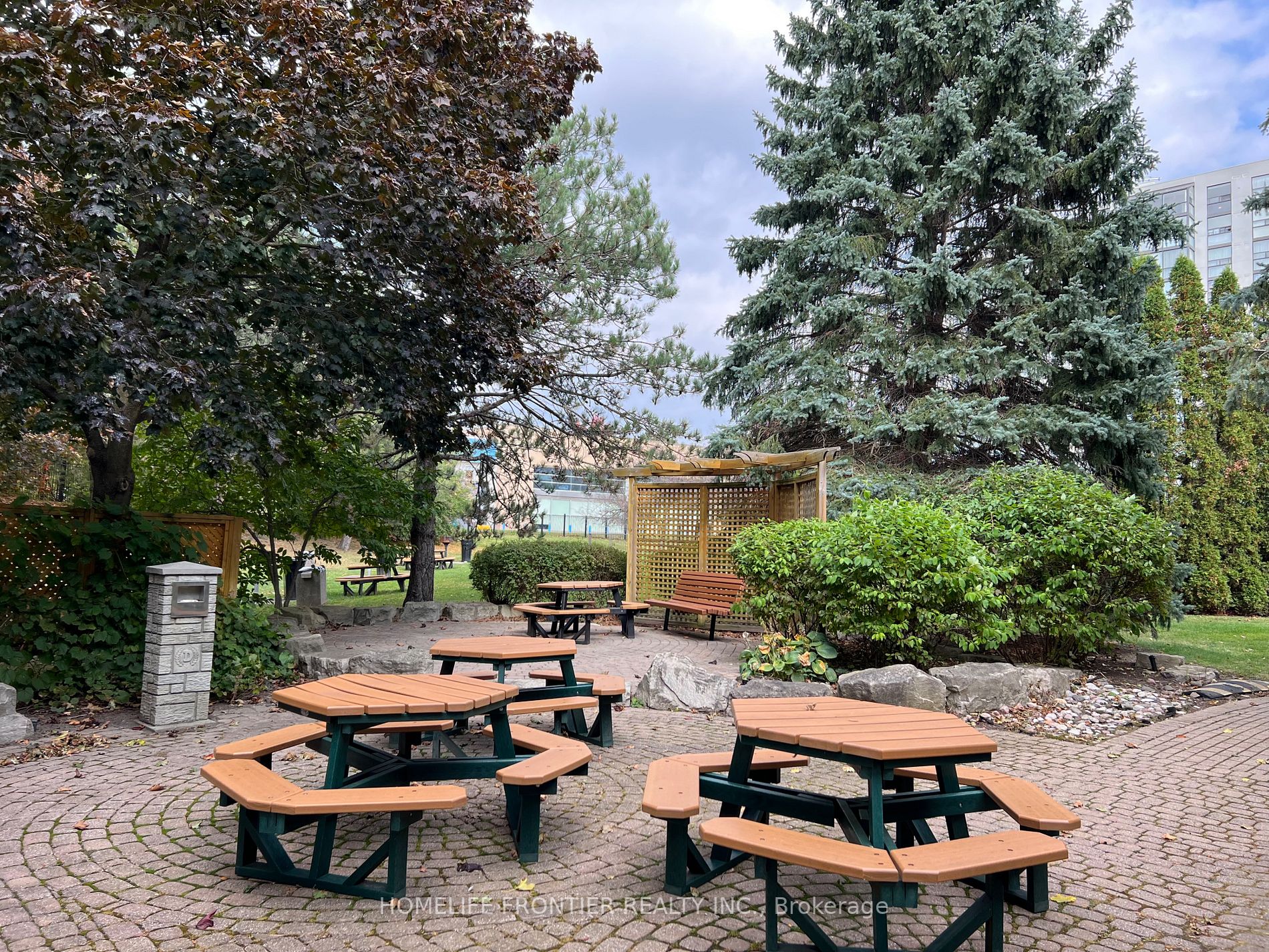 20 Harding Boulevard W, #110