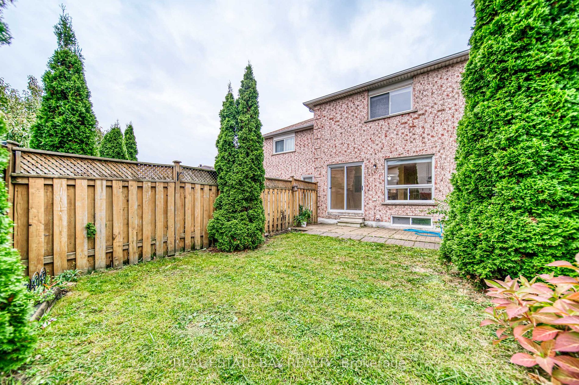 31 Michelle Dr