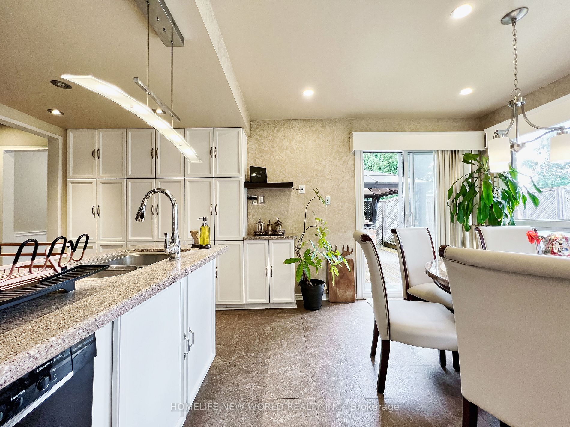 293 Harewood Blvd