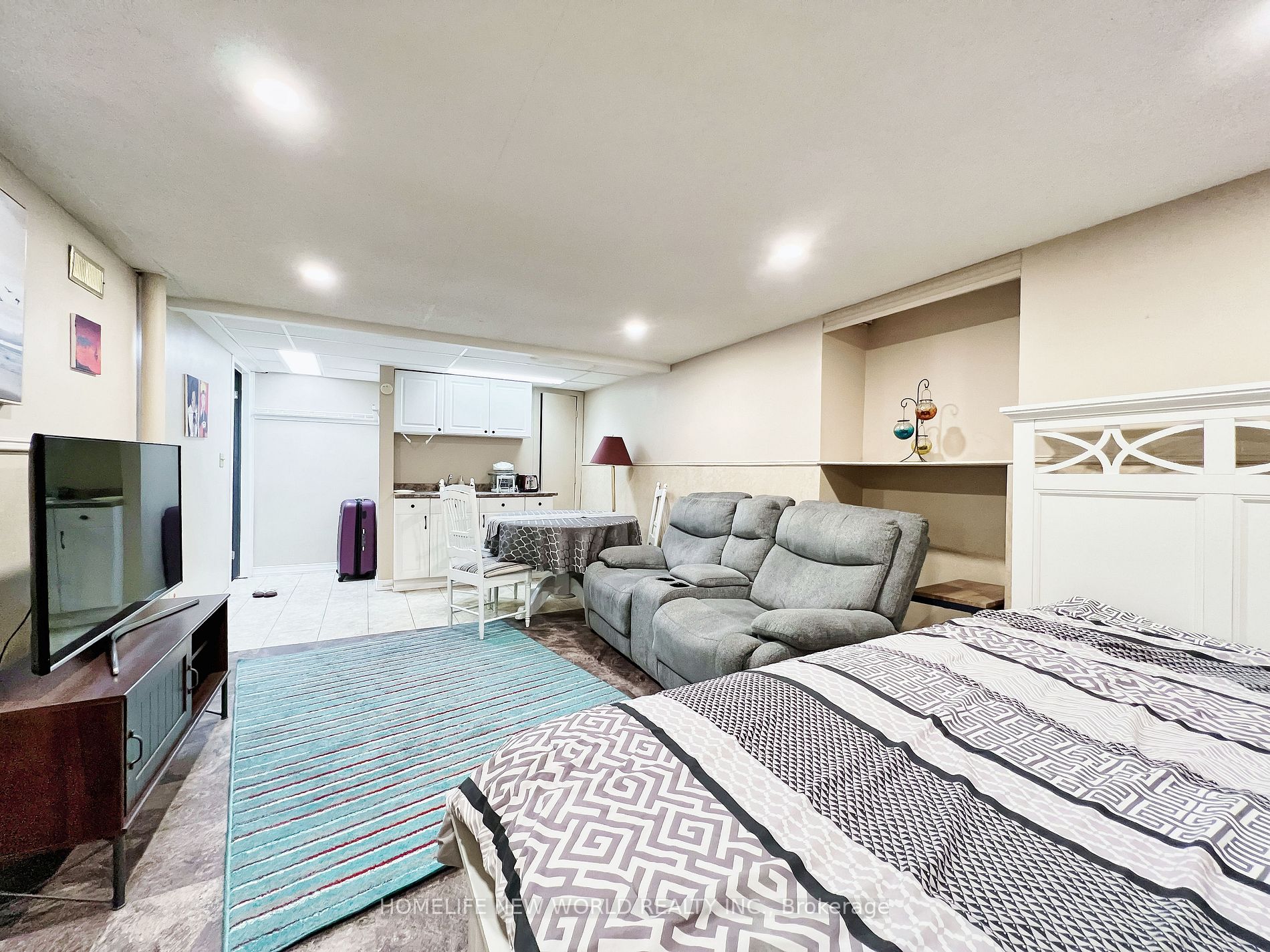 293 Harewood Blvd