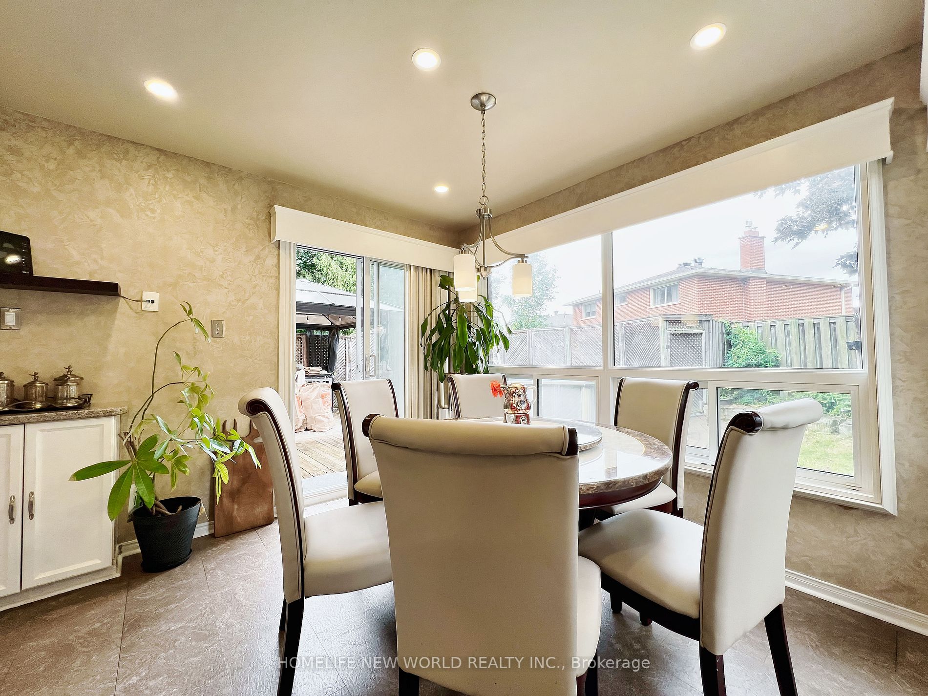 293 Harewood Blvd