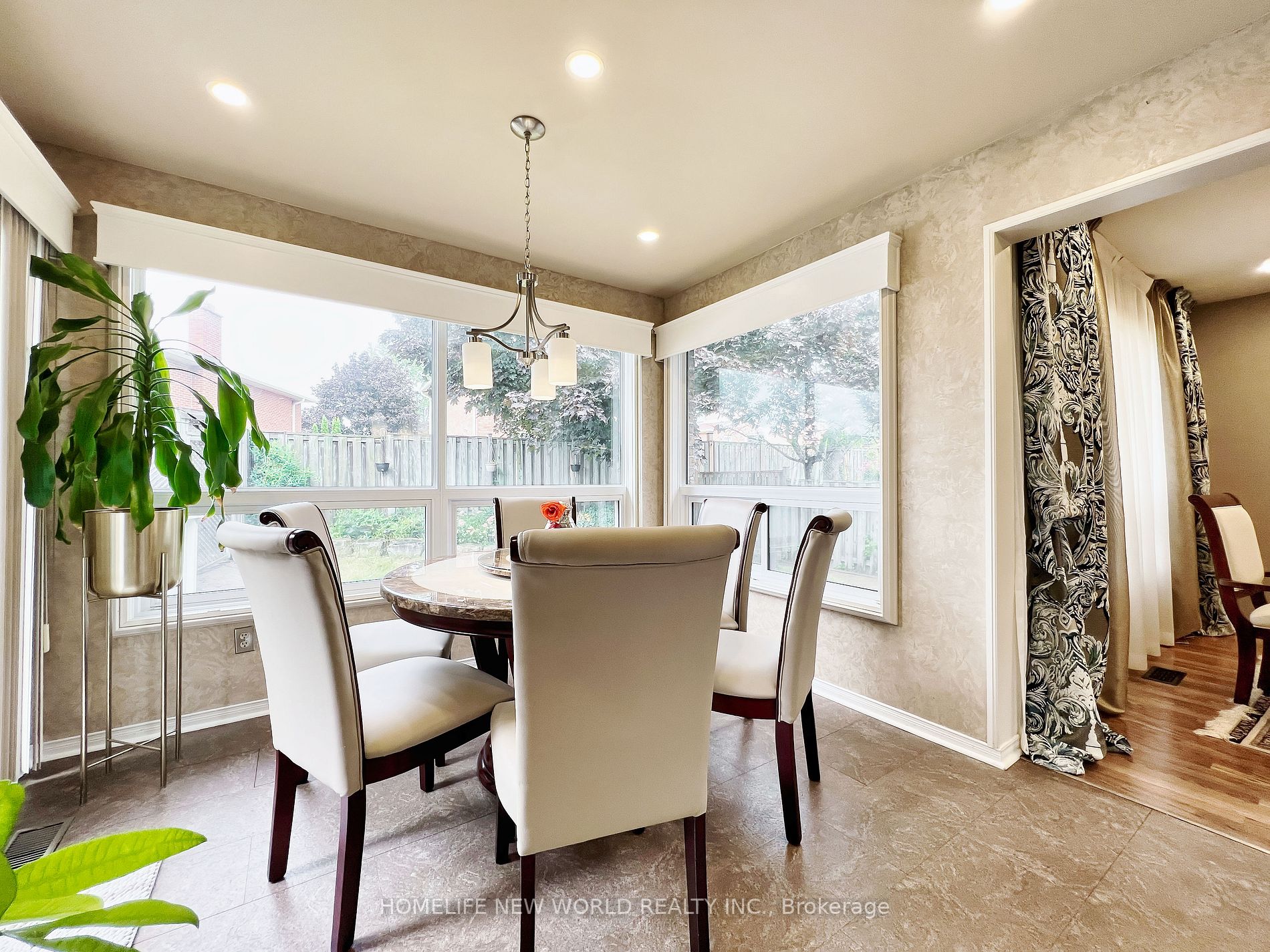 293 Harewood Blvd