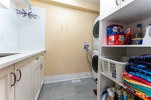 48 John Dexter Pl