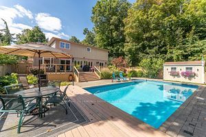 48 John Dexter Pl