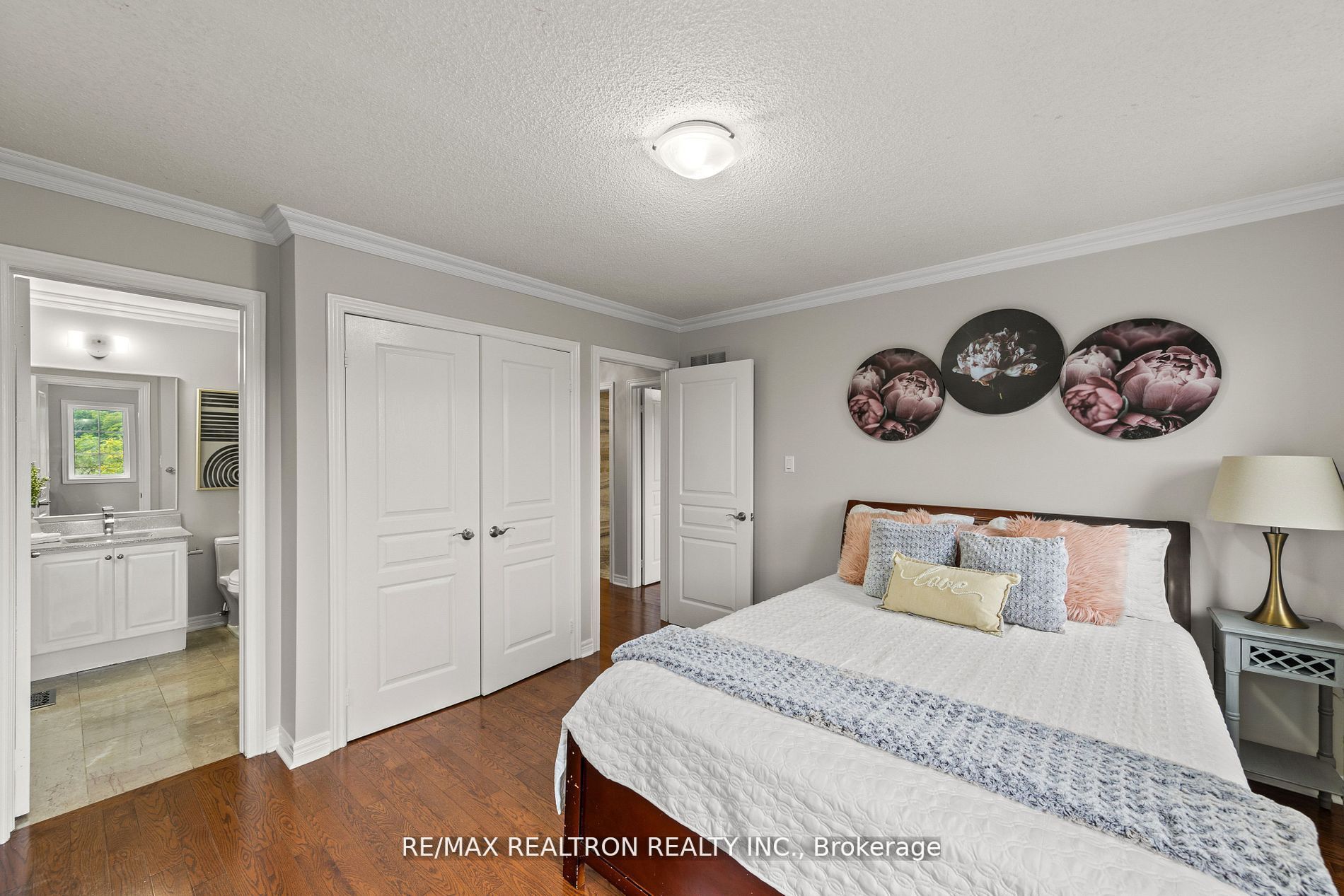 42 Reginald Lamb Cres
