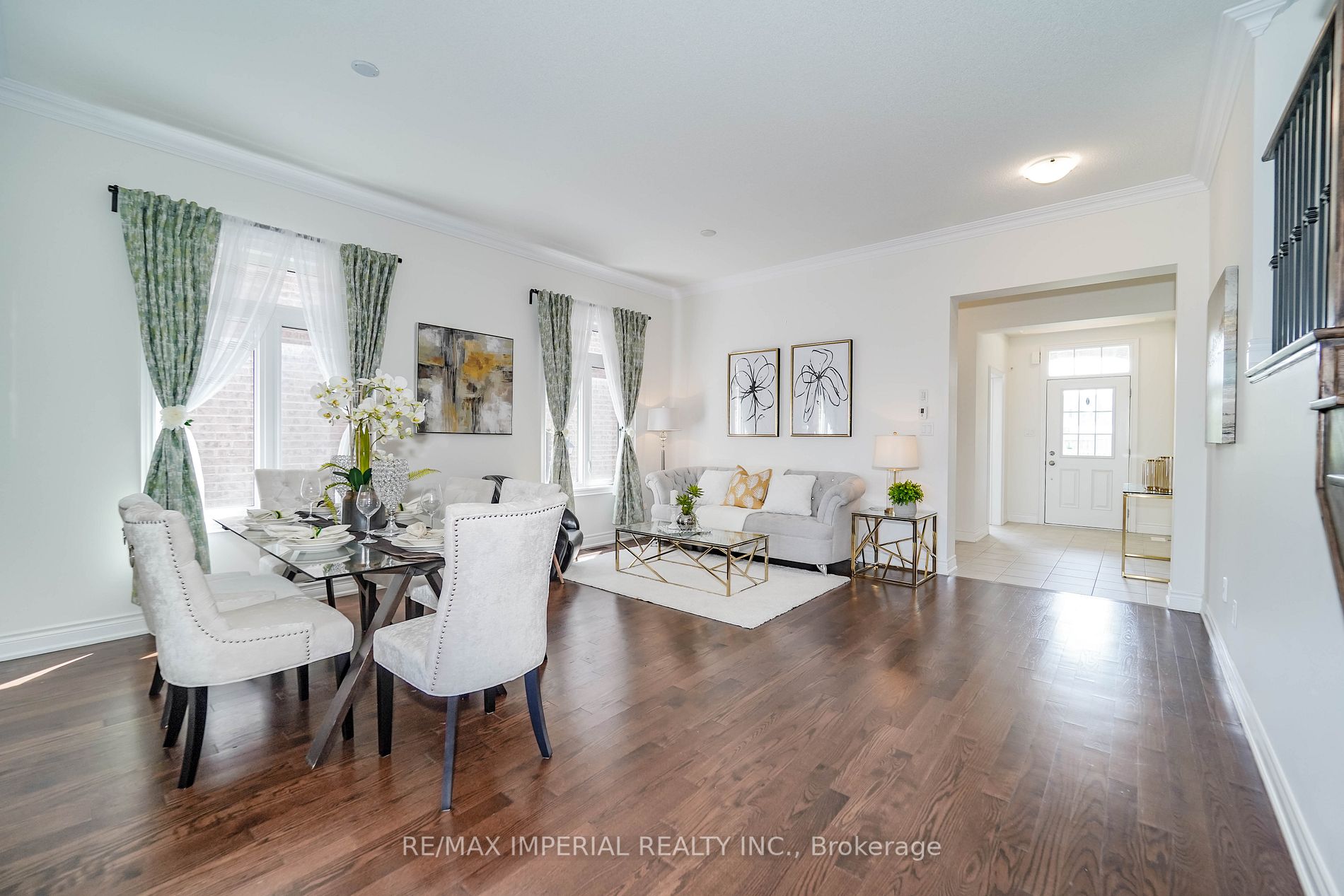 6 Tesla Cres