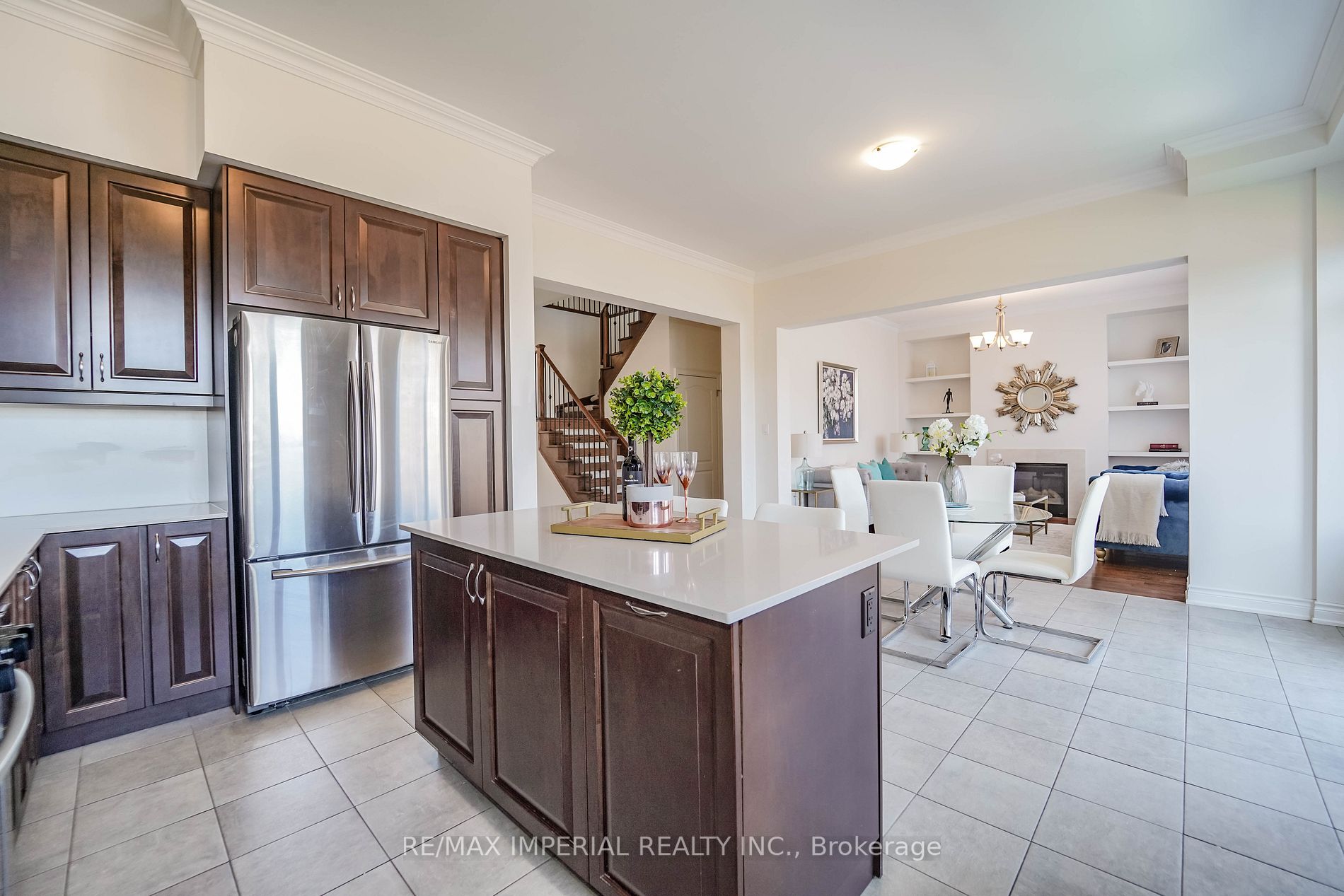 6 Tesla Cres
