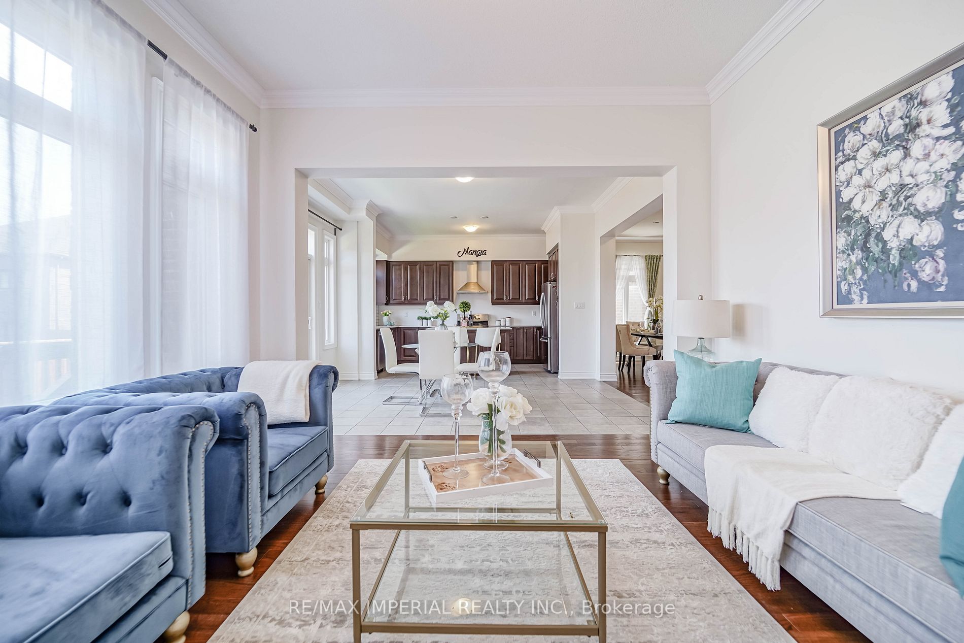 6 Tesla Cres